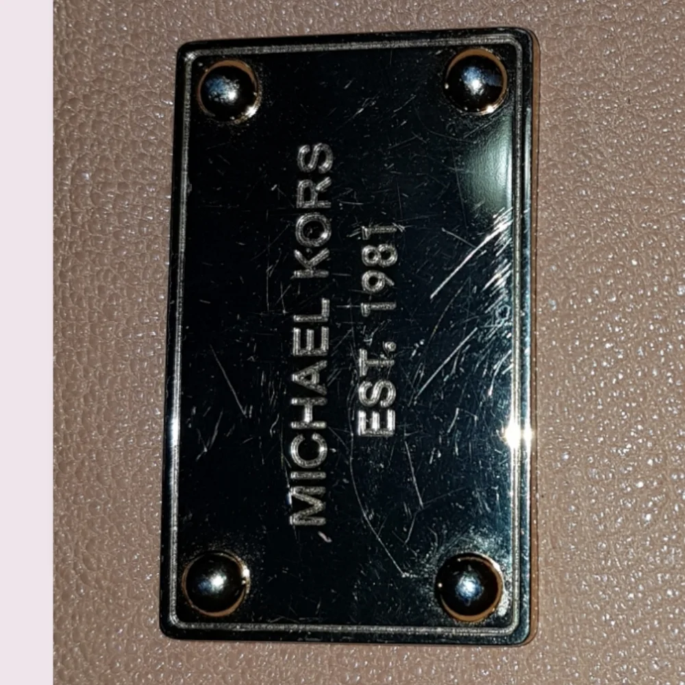 Michael Kors Fulton Large Pebbled Leather Slouchy Shoulder Bag and Wallet - Picture 5 of 10